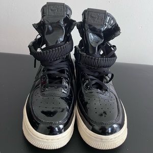 Nike SF Air Force 1 SE Premium (Black)